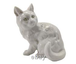 Vintage Hutschenreuther Kunstabteilung Selb Porcelain Sitting White Cat Figurine