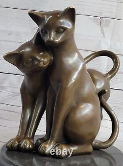Art Déco Deux grands chats domestiques jouant entre eux Sculpture en bronze Statue