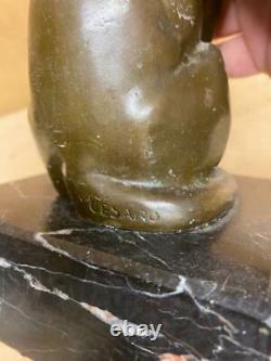 Art Déco Sculpture En Bronze Stylisé D'une Séance De Chat Sauvage Signé Après Cesaro