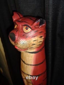 Art populaire de chat funky Vtg de 31,5 pouces de haut, figurine cool pour la décoration d'une chambre de tiki hut délabrée.