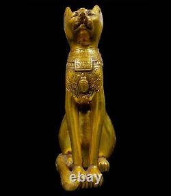 Belle chatte égyptienne BASTET, DÉESSE de la protection et de la bonne chance avec le scarabée