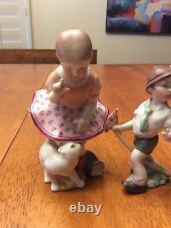 Belle figurine en porcelaine HEREND vintage d'une fille avec un chat et un garçon sur un cheval - 5841 FrSh