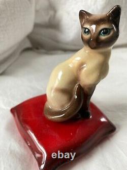 Brad Keeler Siamese Kitten Chat Sur La Poterie De Californie Rouge Pillow Figurine
