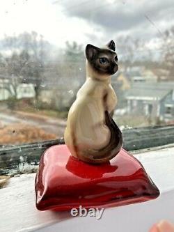 Brad Keeler Siamese Kitten Chat Sur La Poterie De Californie Rouge Pillow Figurine