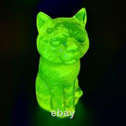 Chat en verre d'uranium tchèque Figurine en verre clair d'uranium Verre dépressif à l'uranium