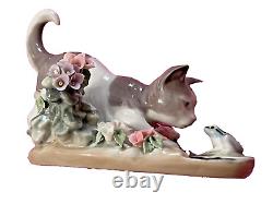 Chaton Lladro & Grenouille dans les Fleurs Capturent le plaisir porcelaine 1989 signé
