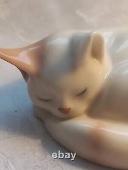 Collection miniature de Royal Copenhagen Chat blanc endormi #678-Danemark EUC