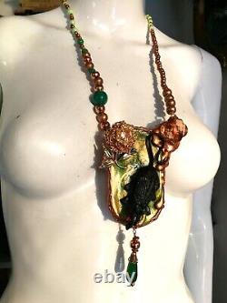 Collier Art Déco avec pendentif en pierres de souris, cristaux et perles pour femmes.