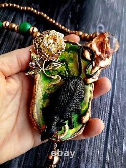 Collier Art Déco avec pendentif en pierres de souris, cristaux et perles pour femmes.