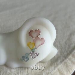 Ensemble de 2 figurines de chat accroupi en verre d'art Fenton, cadeau de naissance pour fille et garçon.