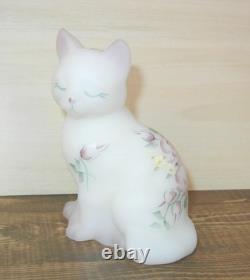 Fenton Art Glass Chat Assis Jardin de Roses Fenton Signé par l'Artiste
