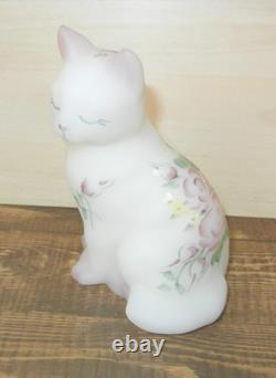 Fenton Art Glass Chat Assis Jardin de Roses Fenton Signé par l'Artiste