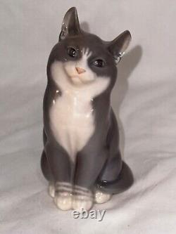 Figurine de chat Royal Copenhagen n°1803, Danemark, 5,5 pouces de hauteur