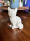 Figurine De Chat Assis Blanc Solide Fenton, Art Déco Floral Peint, Chaton Signé