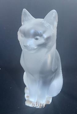 Figurine de chat assis en cristal givré Lalique