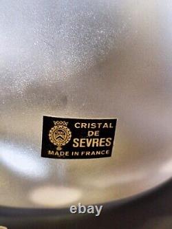Figurine de chat debout en cristal givré Sèvres (Français, Art Déco)