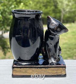 Figurine de chat en poterie rouge émaillée noire antique pour Halloween, Shafford, style Art déco de la fin du XIXe siècle.
