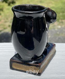 Figurine de chat en poterie rouge émaillée noire antique pour Halloween, Shafford, style Art déco de la fin du XIXe siècle.