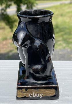 Figurine de chat en poterie rouge émaillée noire antique pour Halloween, Shafford, style Art déco de la fin du XIXe siècle.