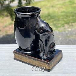 Figurine de chat en poterie rouge émaillée noire antique pour Halloween, Shafford, style Art déco de la fin du XIXe siècle.