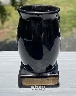 Figurine de chat en poterie rouge émaillée noire antique pour Halloween, Shafford, style Art déco de la fin du XIXe siècle.