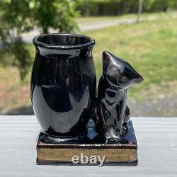 Figurine de chat en poterie rouge émaillée noire antique pour Halloween, Shafford, style Art déco de la fin du XIXe siècle.