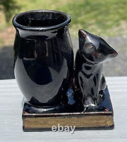 Figurine de chat en poterie rouge émaillée noire antique pour Halloween, Shafford, style Art déco de la fin du XIXe siècle.