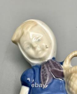 Figurine de fille avec chat en porcelaine peinte à la main de collection marquée Allemagne