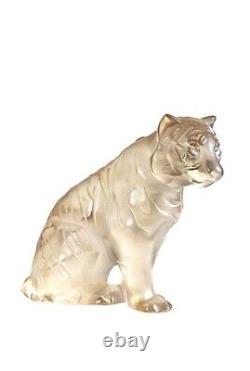 Figurine de tigre assis en cristal Lalique avec lustre doré, figure féline, neuf dans sa boîte.