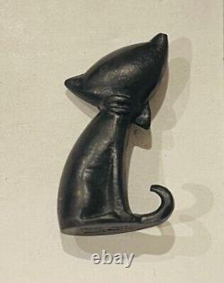 Figurine en bronze noir Art Déco de Richard Rohac assise CAT des années 1950 autrichienne