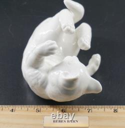 Figurine en porcelaine blanche de petit chat de Nymphenburg Luise Terletzki-Scherf RARE