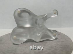 Figurine en verre de lionceaux Tambwee en cristal Lalique, France, signée, chats reposants