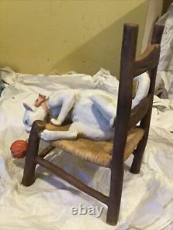 Giuseppe Armani Figurine Cat Playing Avec Yard Ball On Chair Italie