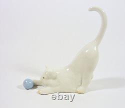 Herend, Chat Blanc Jouant Avec une Balle, Figurine en Porcelaine Peinte à la Main! (i143)