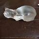 Lalique 9 Long Verre Cristal Gelé Chat Couche #11602 Petite Ébréchure À L'oreille