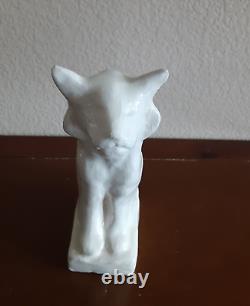 Modèle en céramique moulée de lynx sauvage à glaçure blanche non identifié