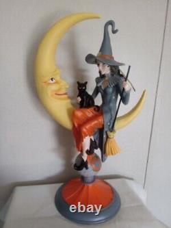 NOUVELLE Sorcière d'inspiration assise sur une Lune tenant un chat noir et un balai