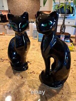 Paire de chats noirs émaillés rétro vintage avec yeux verts en céramique art déco