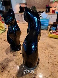 Paire de chats noirs émaillés rétro vintage avec yeux verts en céramique art déco