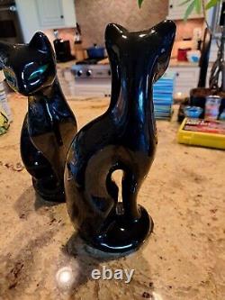 Paire de chats noirs émaillés rétro vintage avec yeux verts en céramique art déco