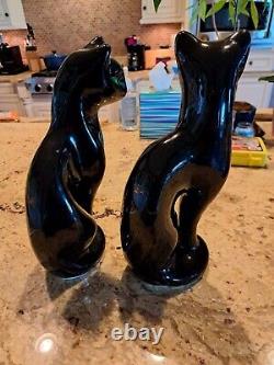 Paire de chats noirs émaillés rétro vintage avec yeux verts en céramique art déco