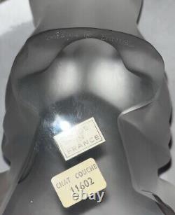 Paire de figures de chat assis et accroupi en cristal givré Lalique France