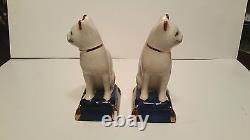 Paire de statues de chat blanc Fitz & Floyd sur base orange cobalt et accent doré antique