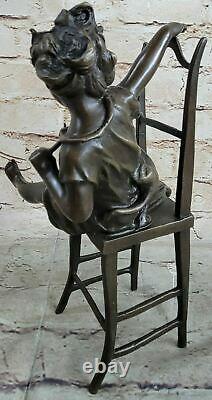 Petite Fille Coquine Avec Chat Sur Chaise Bronze Statue Drôle Deco Figurine Artwork