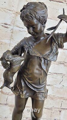 Petite fille coquine avec un chat avec bâton statue en bronze drôle Déco Figurine Décor