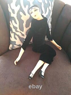 Poupée de boudoir Art Déco Flapper girl. Vintage années 80. Robe noire à yeux de chat 29.