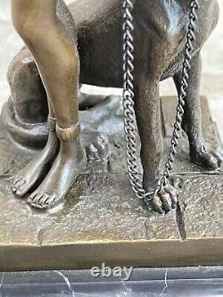Reine nue d'Égypte Cléopâtre et gros chat en bronze Art Déco par la méthode de la cire perdue