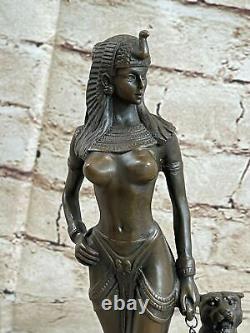 Reine nue d'Égypte Cléopâtre et statue Art Déco en bronze de grand félin par la méthode de la cire perdue