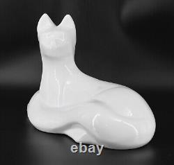 Sculpture de chat en céramique blanche Haeger de grande taille, figure moderniste allongée 14.5