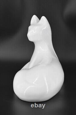 Sculpture de chat en céramique blanche Haeger de grande taille, figure moderniste allongée 14.5